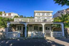 Charmantes Apartment nur 50 Meter zum Strand mit privater Terrasse, Meerblick, Parkplatz